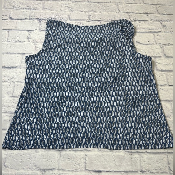 Chaps Blue and Ivory Patterned Blouse. Size 1X - Picture 6 of 6